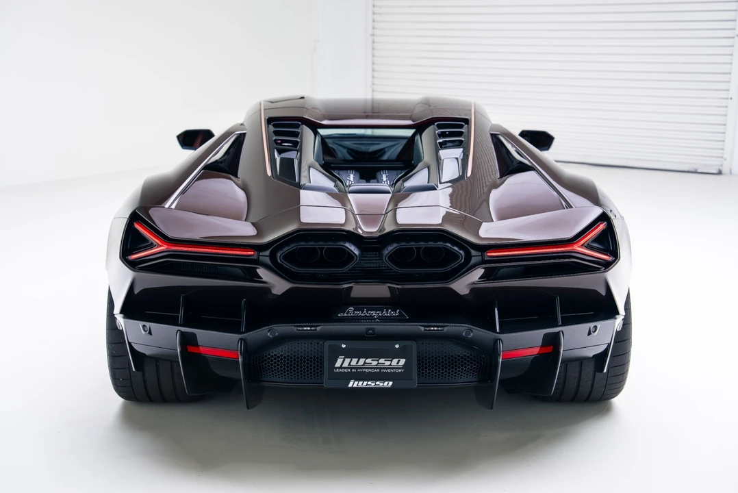 2025 Lamborghini Revuelto - Image 13 of 31