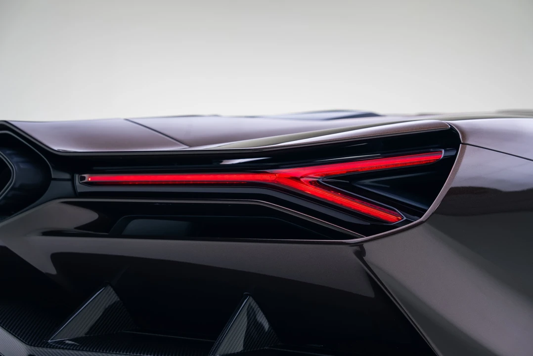 2025 Lamborghini Revuelto - Image 31 of 31