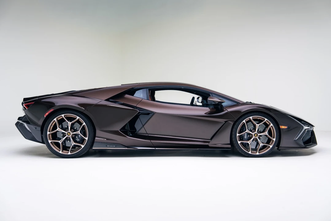 2025 Lamborghini Revuelto - Image 3 of 21
