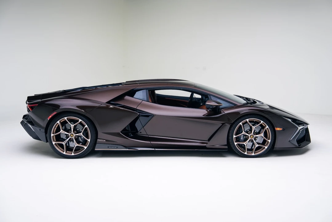 2025 Lamborghini Revuelto - Image 21 of 21
