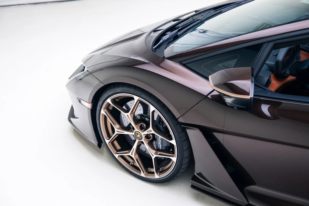 2025 Lamborghini Revuelto - Image 18 of 21