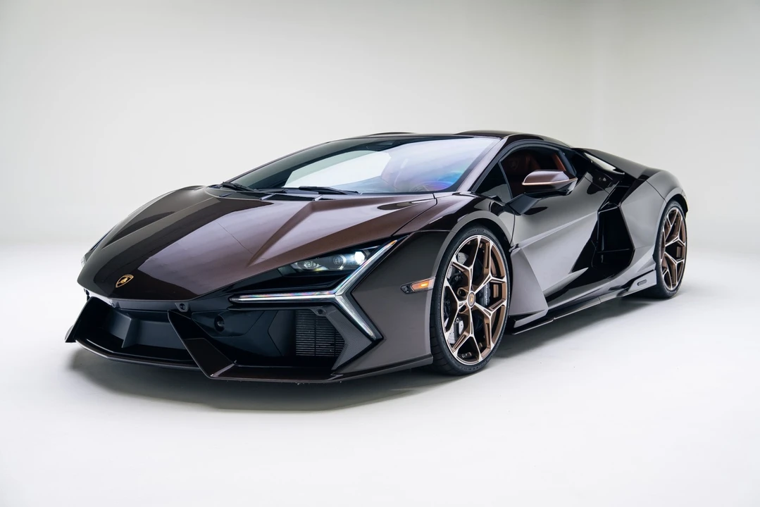 2025 Lamborghini Revuelto - Image 8 of 12
