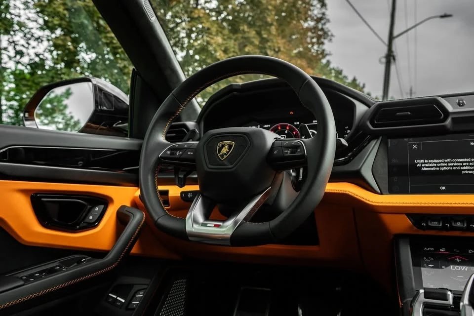 2025 Lamborghini Urus SE - Image 11 of 20