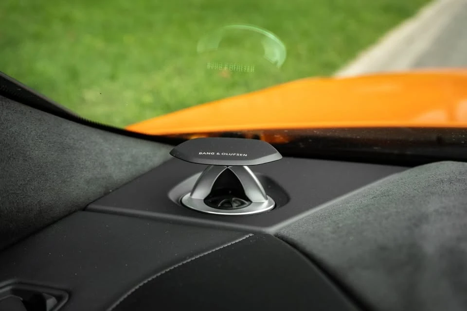 2025 Lamborghini Urus SE - Image 15 of 20