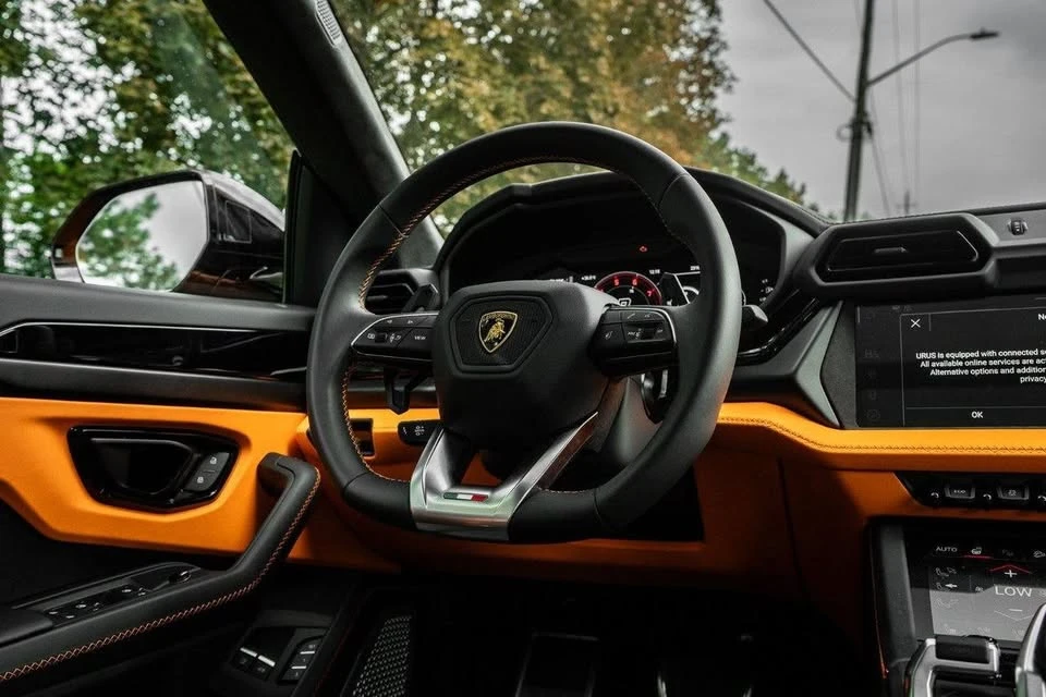 2025 Lamborghini Urus SE - Image 11 of 19