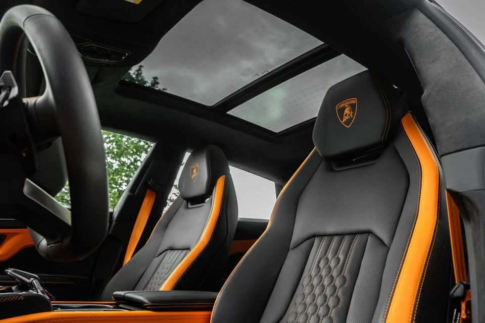 2025 Lamborghini Urus SE - Image 13 of 18