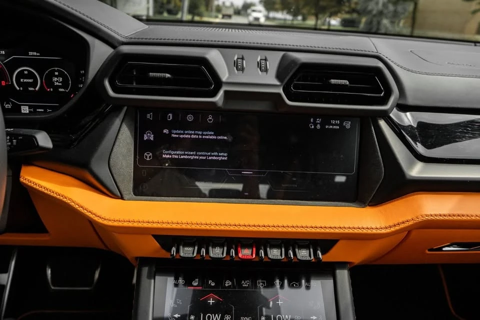 2025 Lamborghini Urus SE - Image 16 of 18