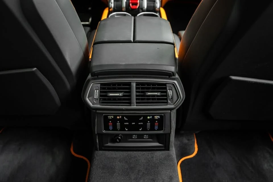 2025 Lamborghini Urus SE - Image 10 of 18
