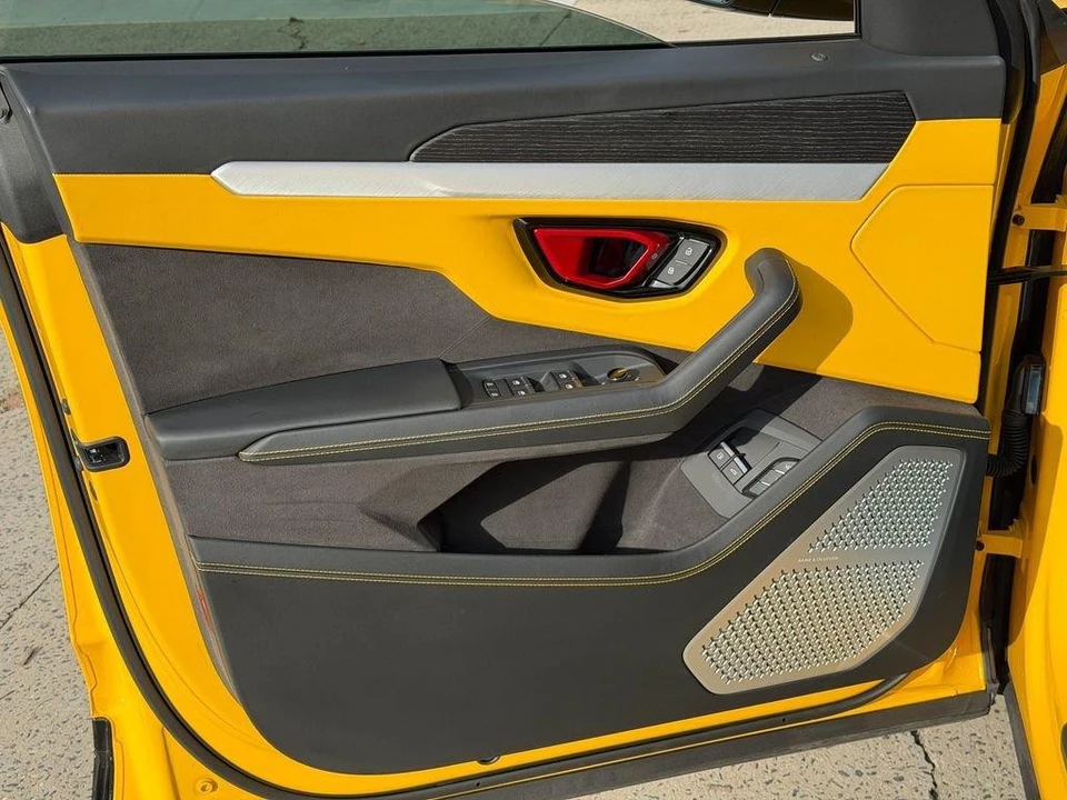 2025 Lamborghini Urus SE - Image 20 of 21