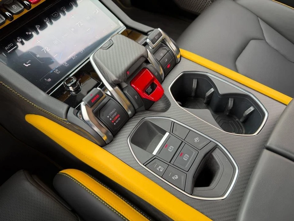 2025 Lamborghini Urus SE - Image 14 of 21