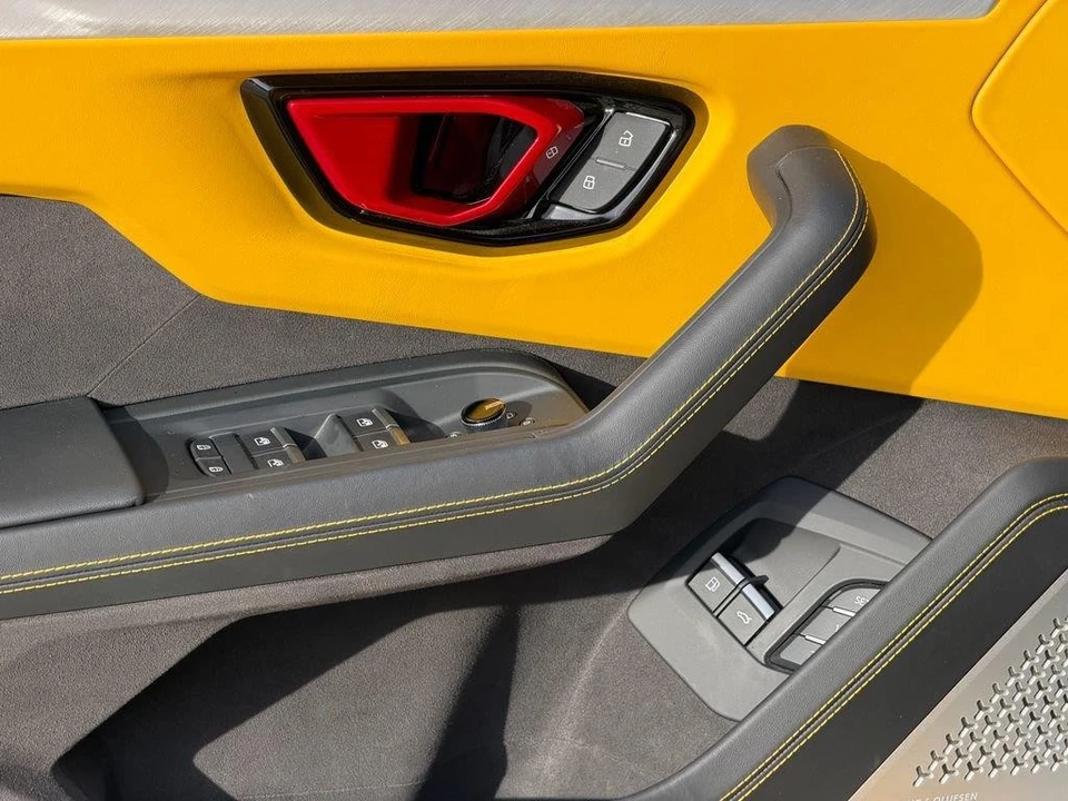2025 Lamborghini Urus SE - Image 19 of 21
