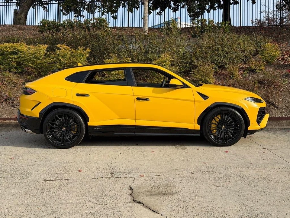 2025 Lamborghini Urus SE - Image 8 of 21