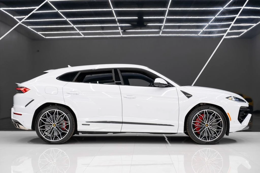 2025 Lamborghini Urus - Image 9 of 21