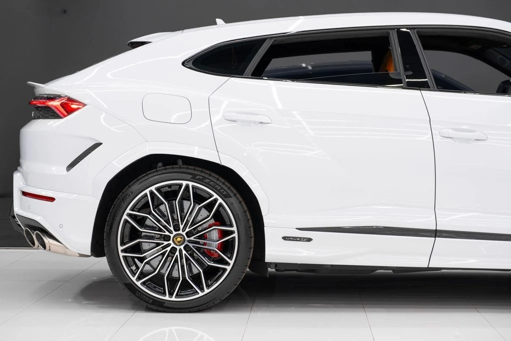 2025 Lamborghini Urus - Image 10 of 21