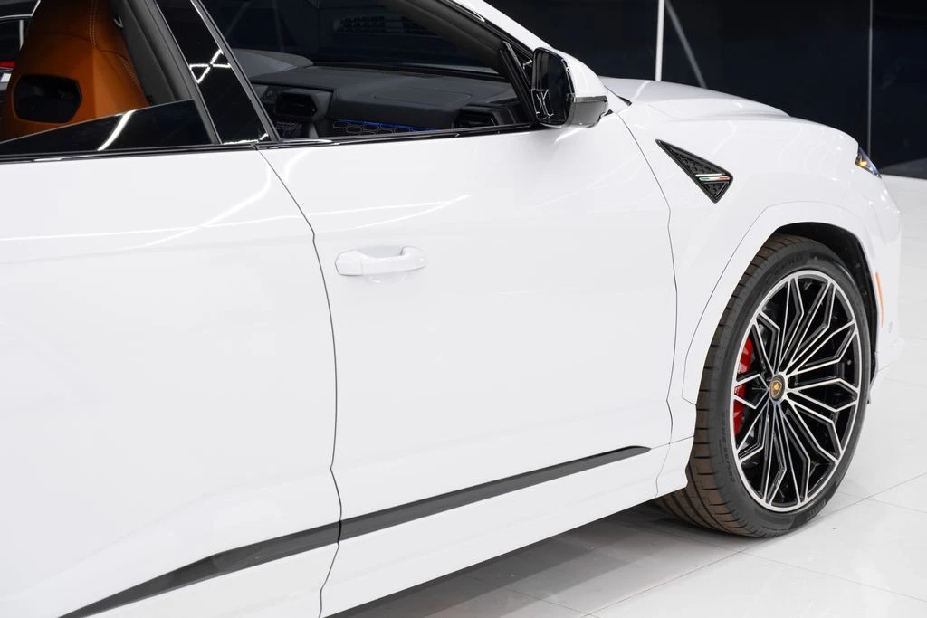 2025 Lamborghini Urus - Image 12 of 21
