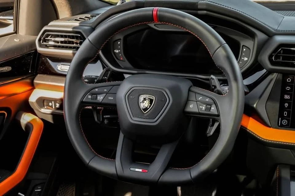 2025 Lamborghini Urus - Image 13 of 20
