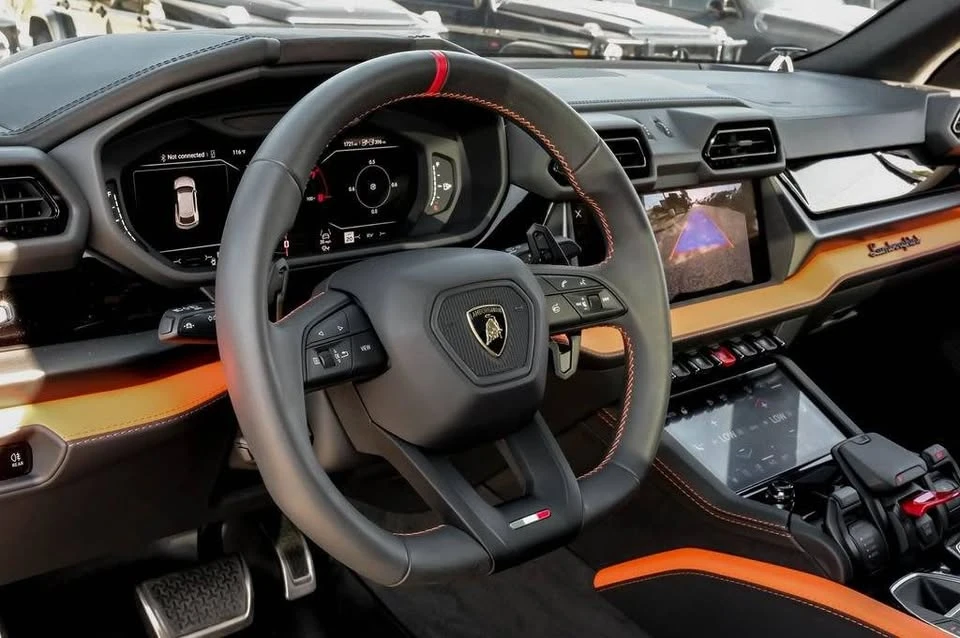 2025 Lamborghini Urus - Image 12 of 20