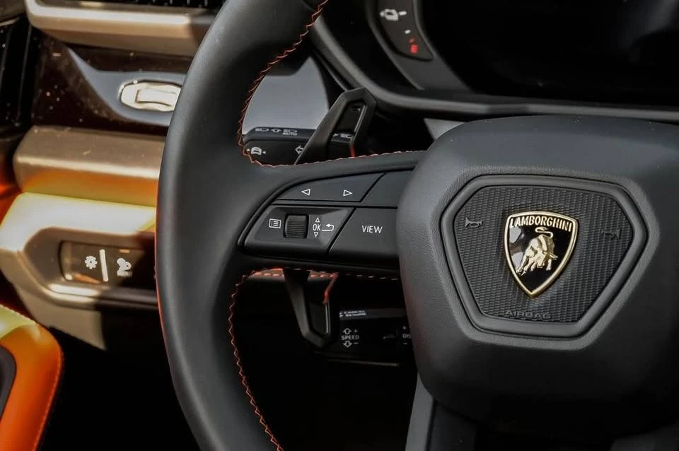 2025 Lamborghini Urus - Image 14 of 20