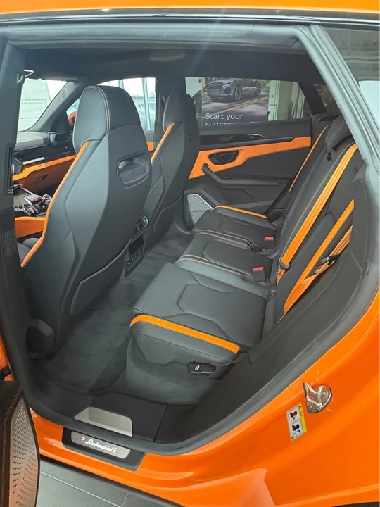 2025 Lamborghini Urus - Image 8 of 10