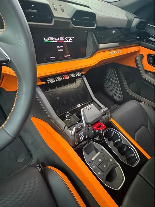 2025 Lamborghini Urus - Image 5 of 10
