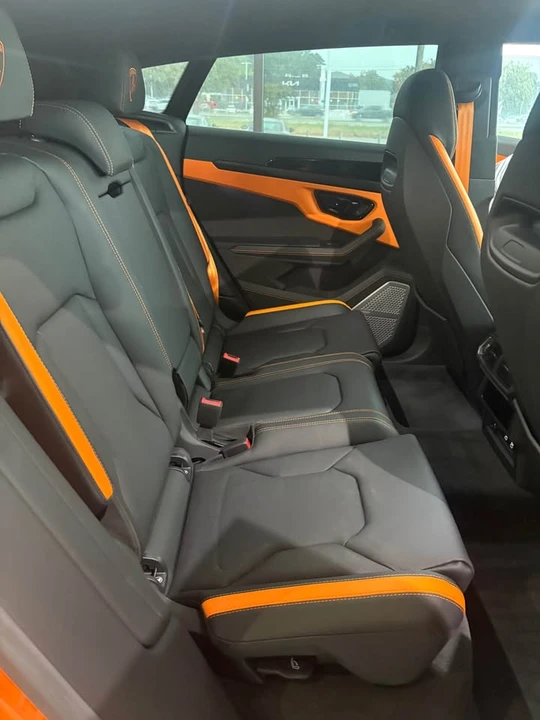 2025 Lamborghini Urus - Image 9 of 10