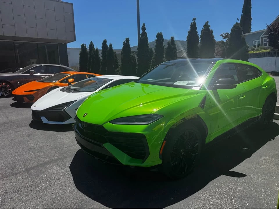 2025 Lamborghini Urus SE - Image 2 of 8