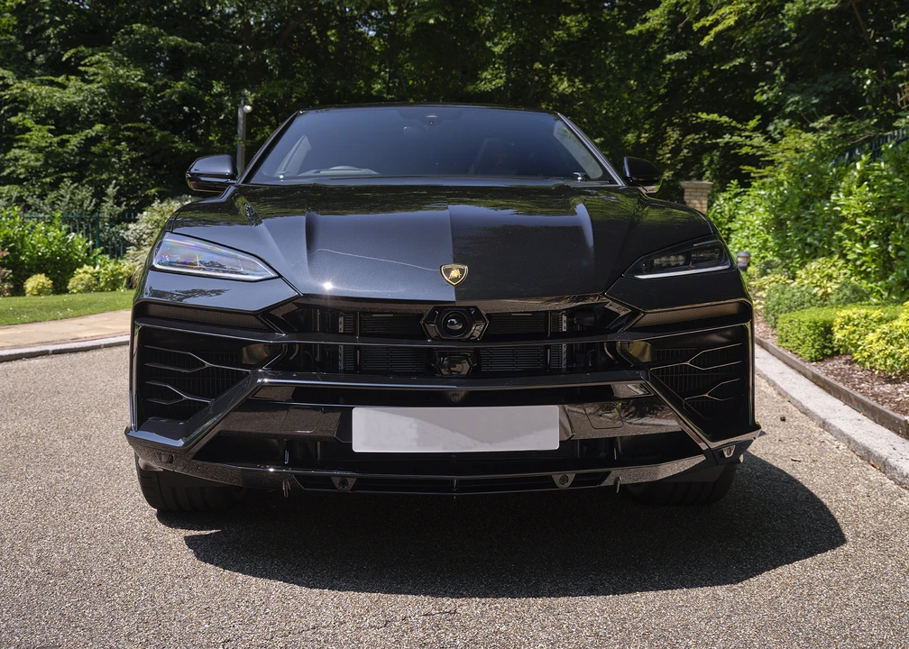 2025 Lamborghini Urus SE - Image 2 of 31
