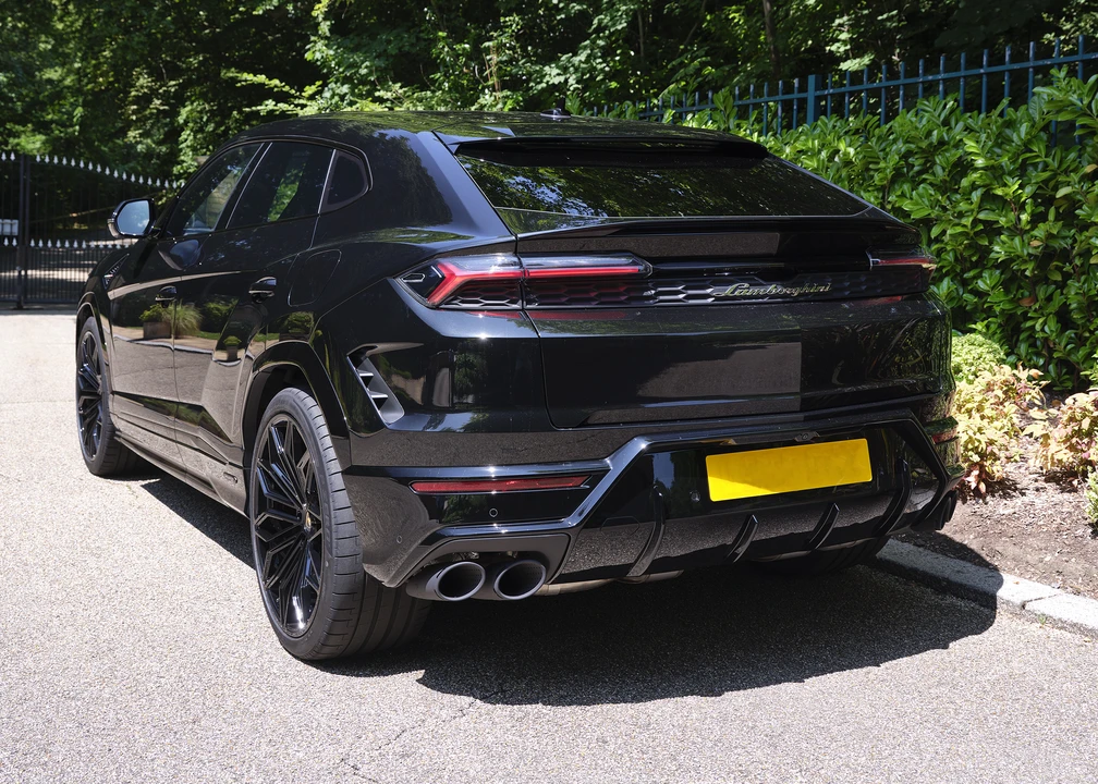 2025 Lamborghini Urus SE - Image 12 of 31