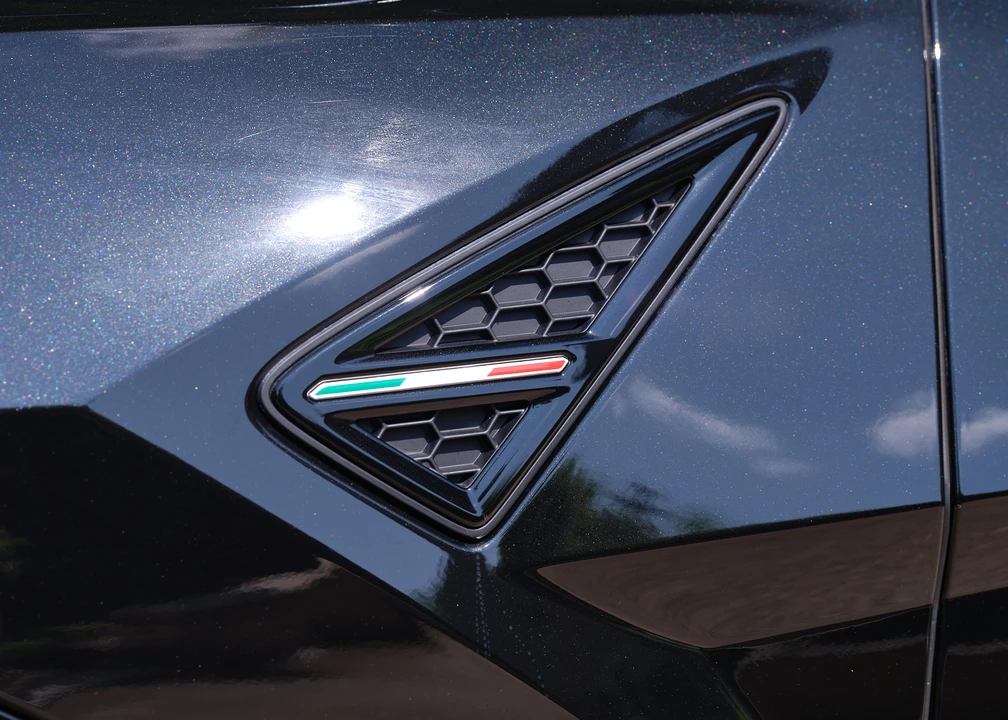 2025 Lamborghini Urus SE - Image 16 of 31