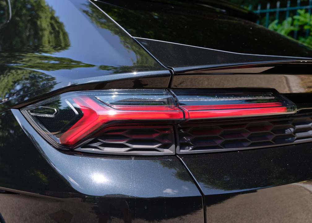 2025 Lamborghini Urus SE - Image 24 of 31
