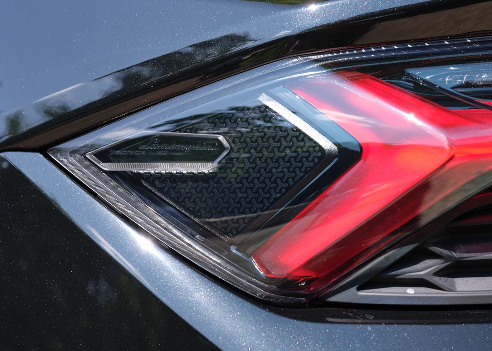 2025 Lamborghini Urus SE - Image 26 of 31