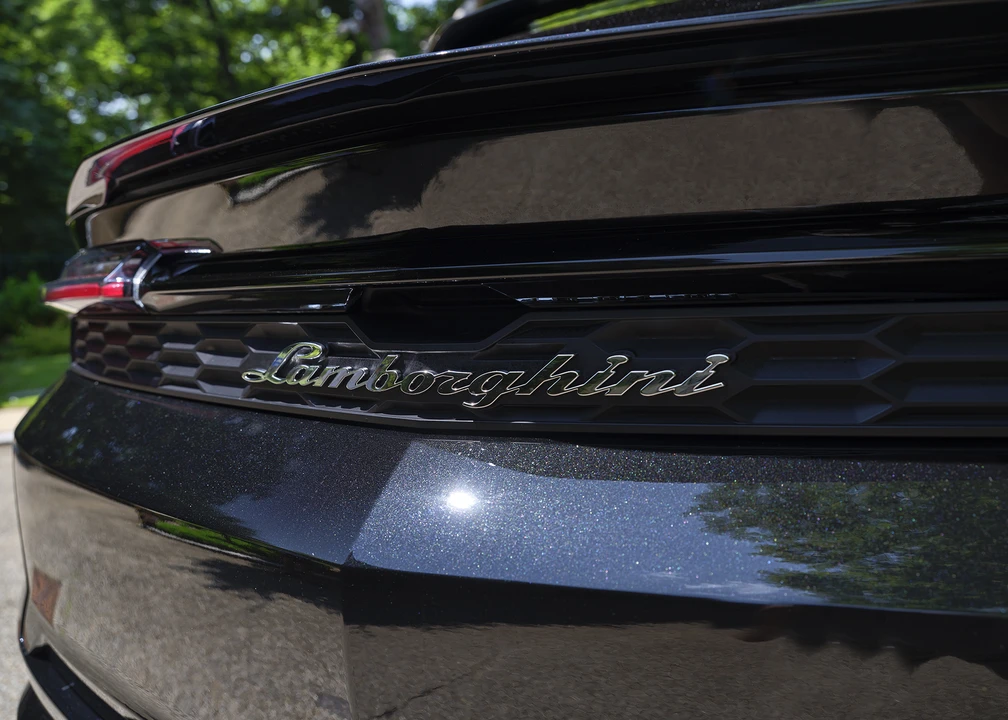 2025 Lamborghini Urus SE - Image 28 of 31