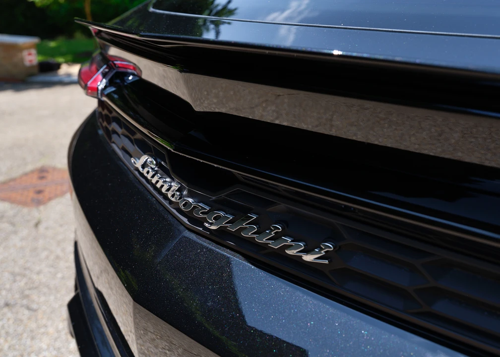 2025 Lamborghini Urus SE - Image 29 of 31