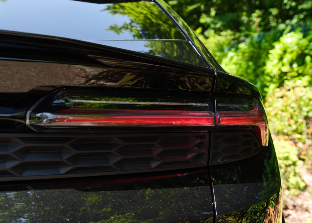 2025 Lamborghini Urus SE - Image 30 of 31