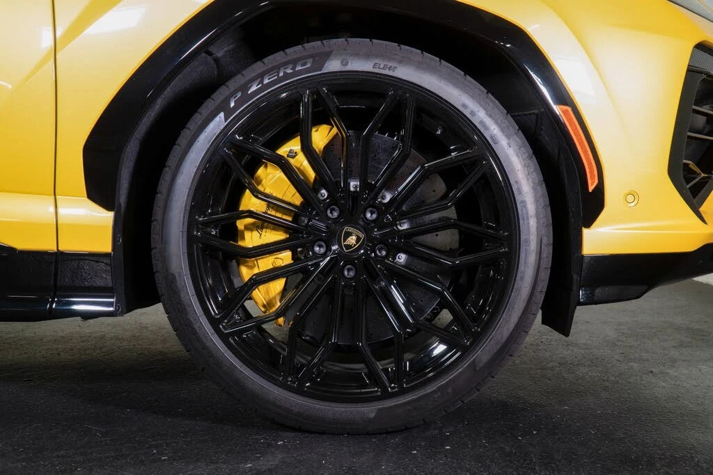 2025 Lamborghini Urus SE - Image 4 of 31