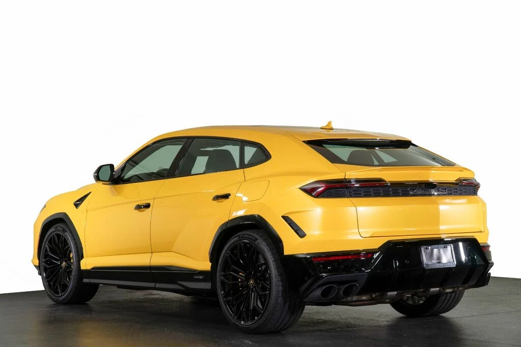 2025 Lamborghini Urus SE - Image 2 of 31