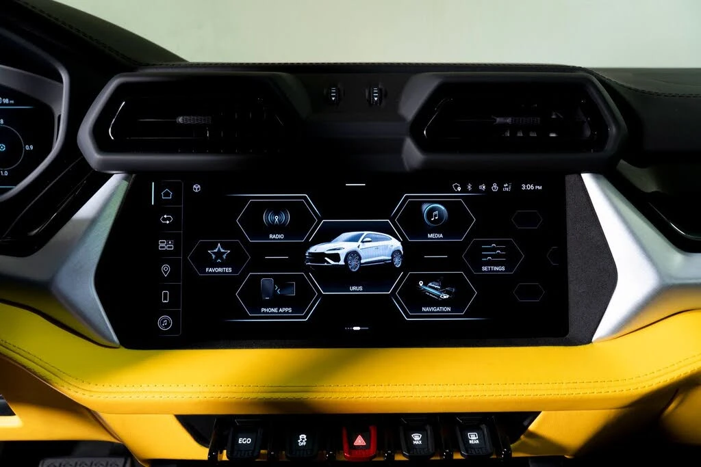 2025 Lamborghini Urus SE - Image 23 of 31
