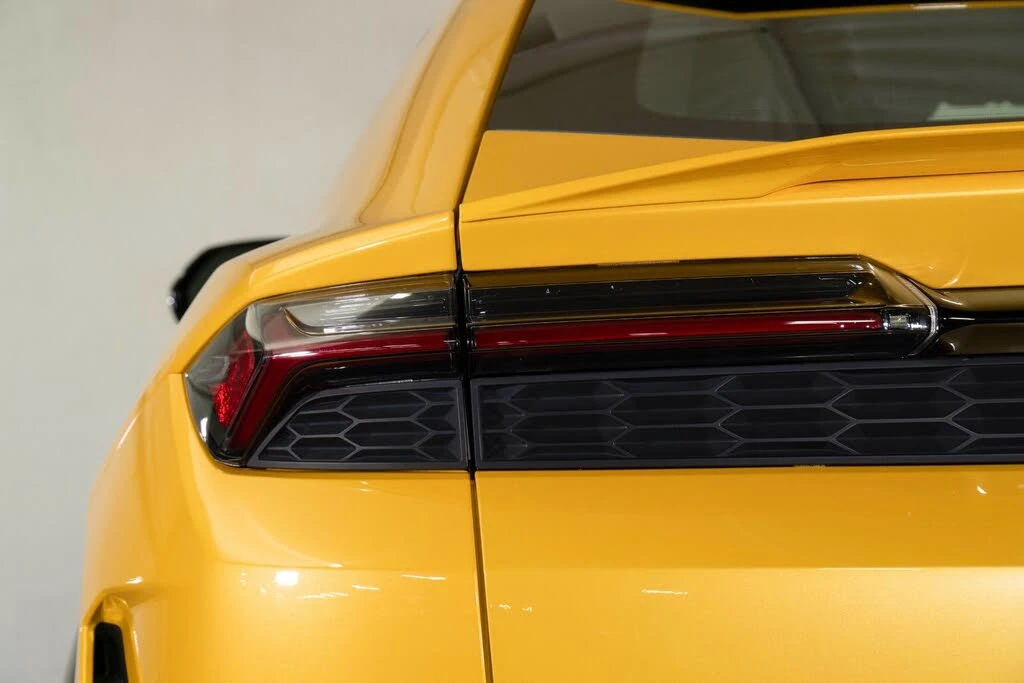 2025 Lamborghini Urus SE - Image 19 of 31