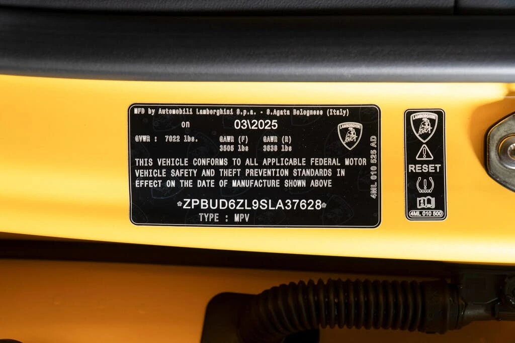 2025 Lamborghini Urus SE - Image 26 of 31