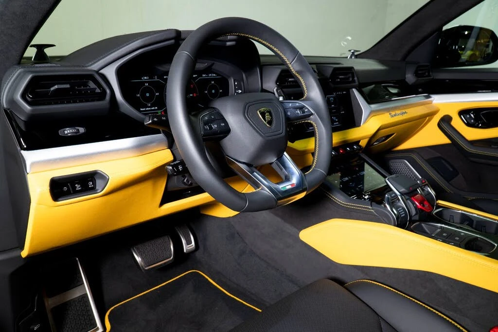 2025 Lamborghini Urus SE - Image 3 of 31