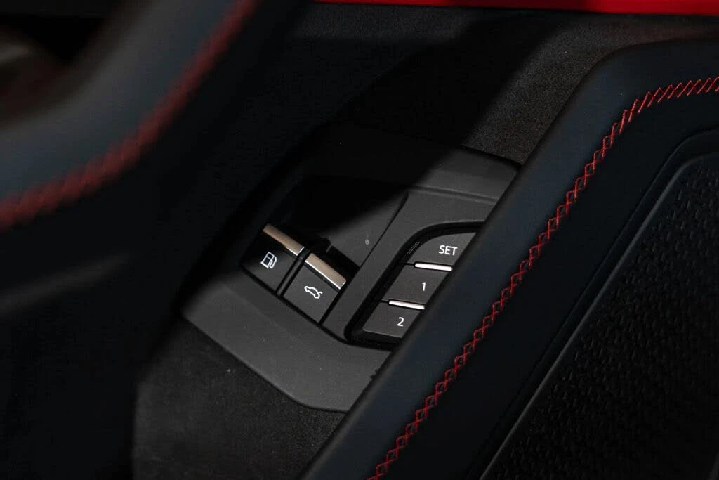 2025 Lamborghini Urus SE - Image 11 of 31