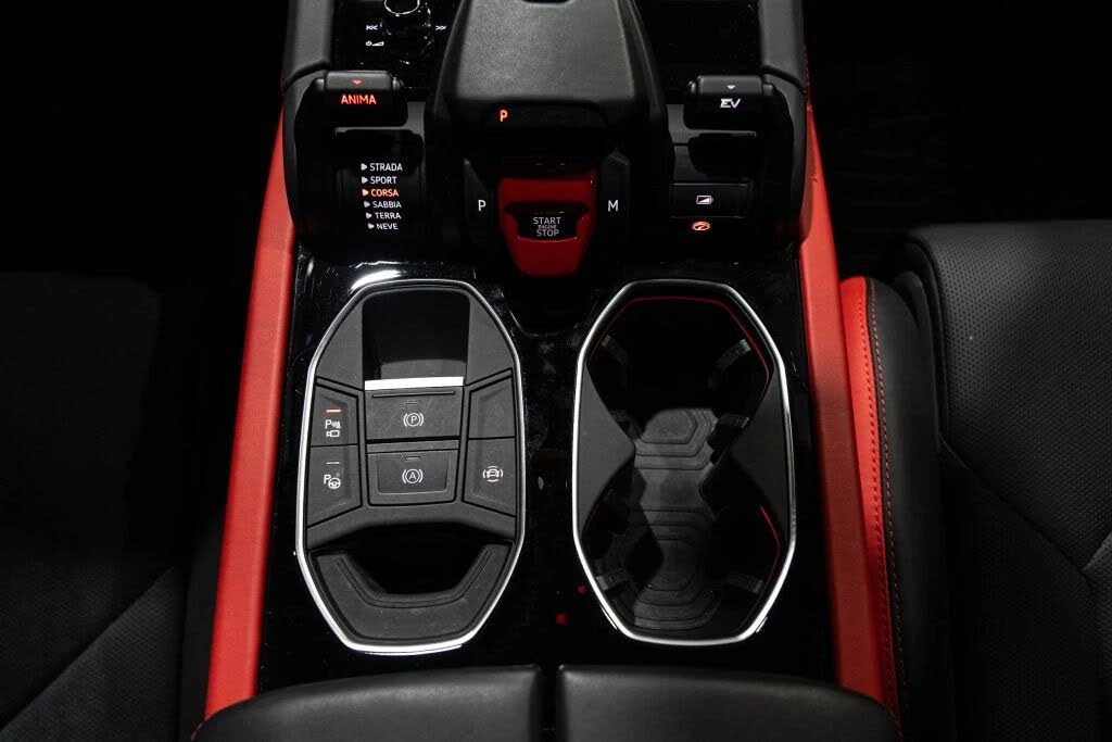2025 Lamborghini Urus SE - Image 23 of 31