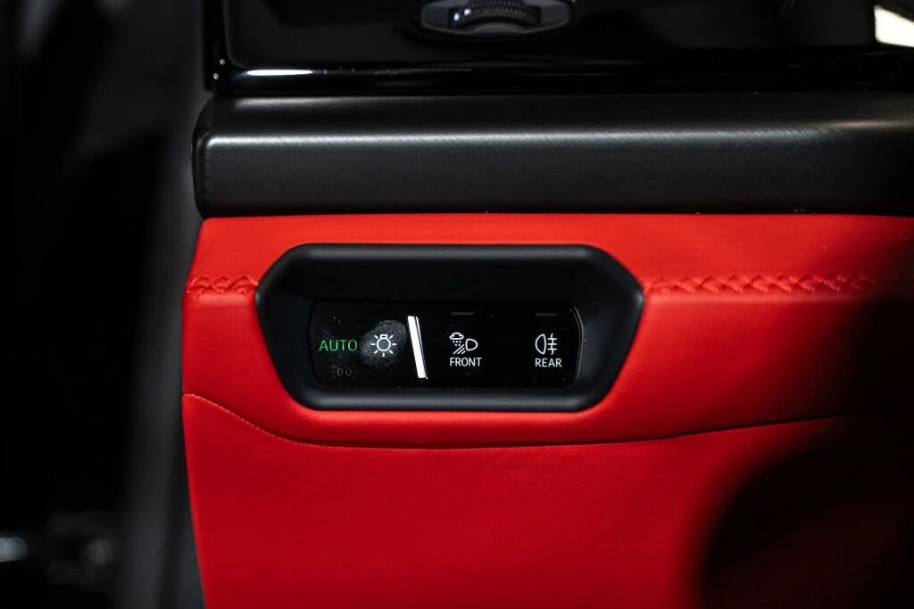 2025 Lamborghini Urus SE - Image 13 of 31