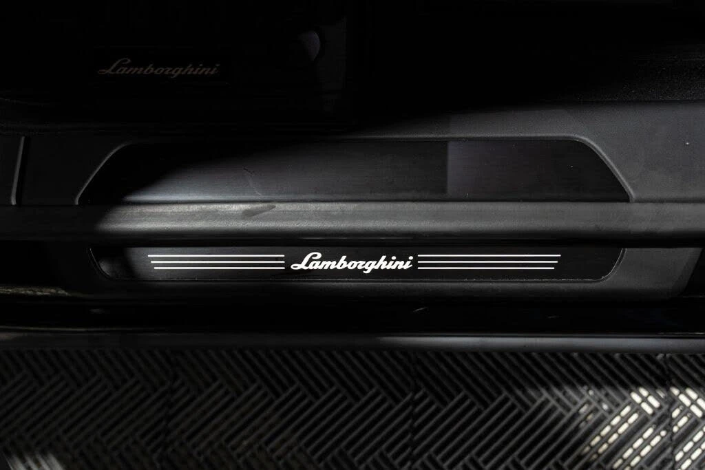 2025 Lamborghini Urus SE - Image 14 of 31