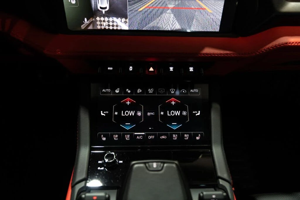 2025 Lamborghini Urus SE - Image 21 of 31
