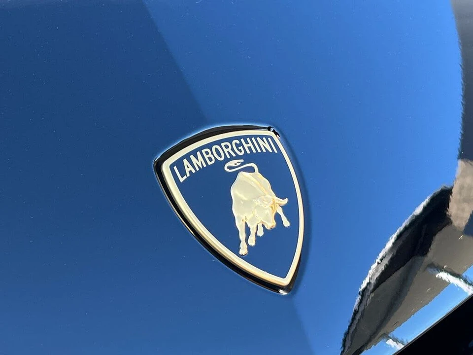 2025 Lamborghini Urus SE - Image 28 of 31