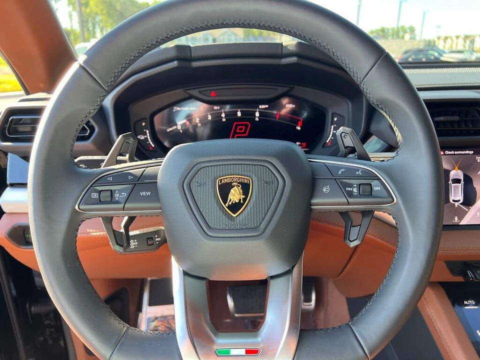 2025 Lamborghini Urus SE - Image 18 of 31