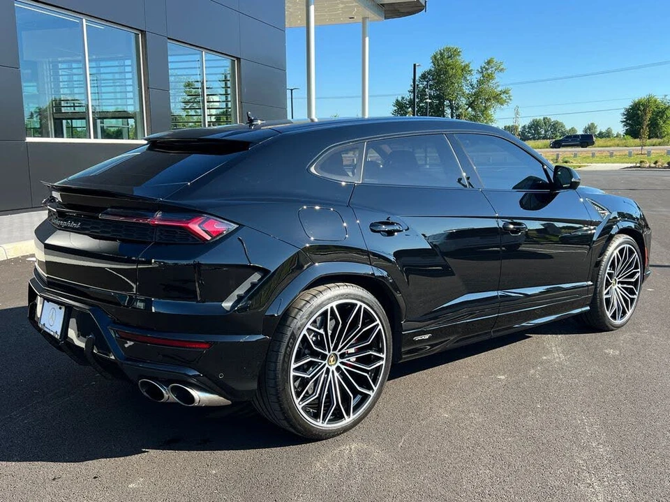 2025 Lamborghini Urus SE - Image 9 of 31