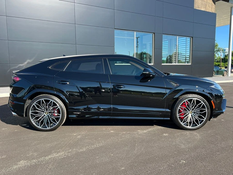 2025 Lamborghini Urus SE - Image 10 of 31