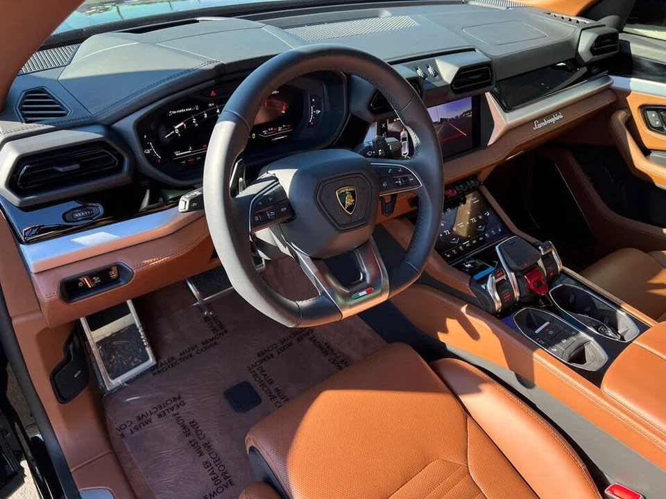 2025 Lamborghini Urus SE - Image 17 of 31